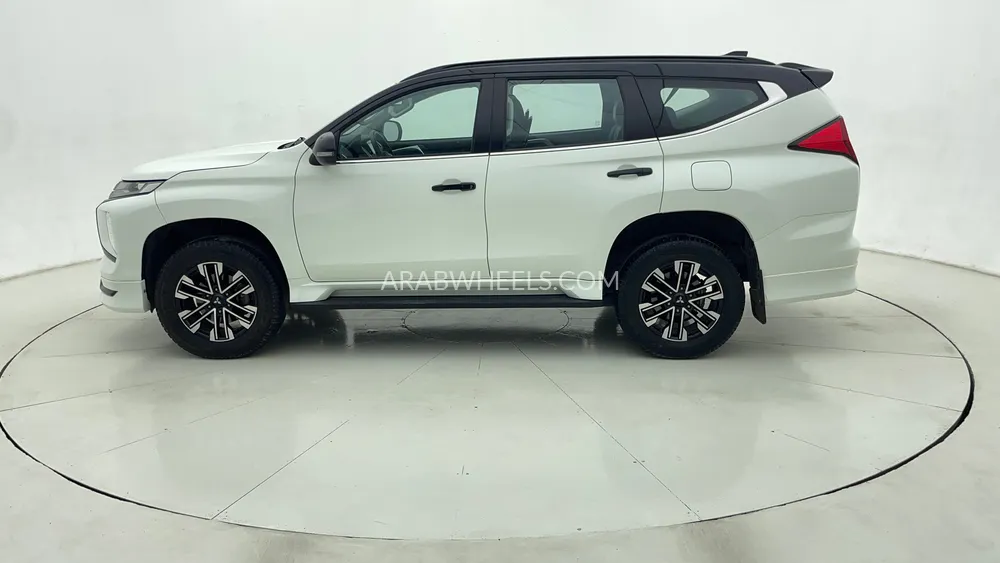 Mitsubishi Montero Sport 2023 for Sale in Dubai Image-6