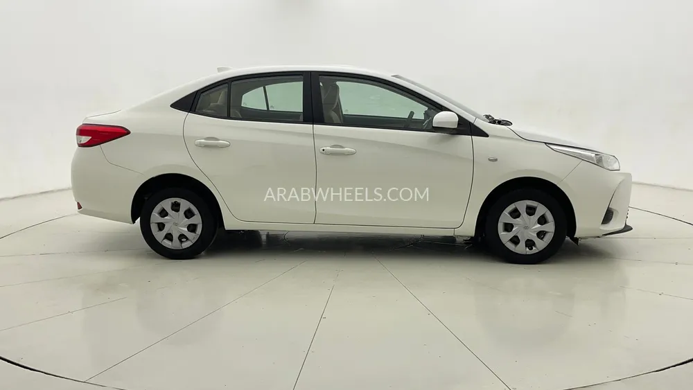 Toyota Yaris 2022 for Sale in Dubai Image-2