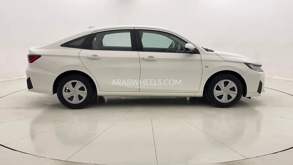 Toyota Yaris 2023 for Sale in Dubai Image-2