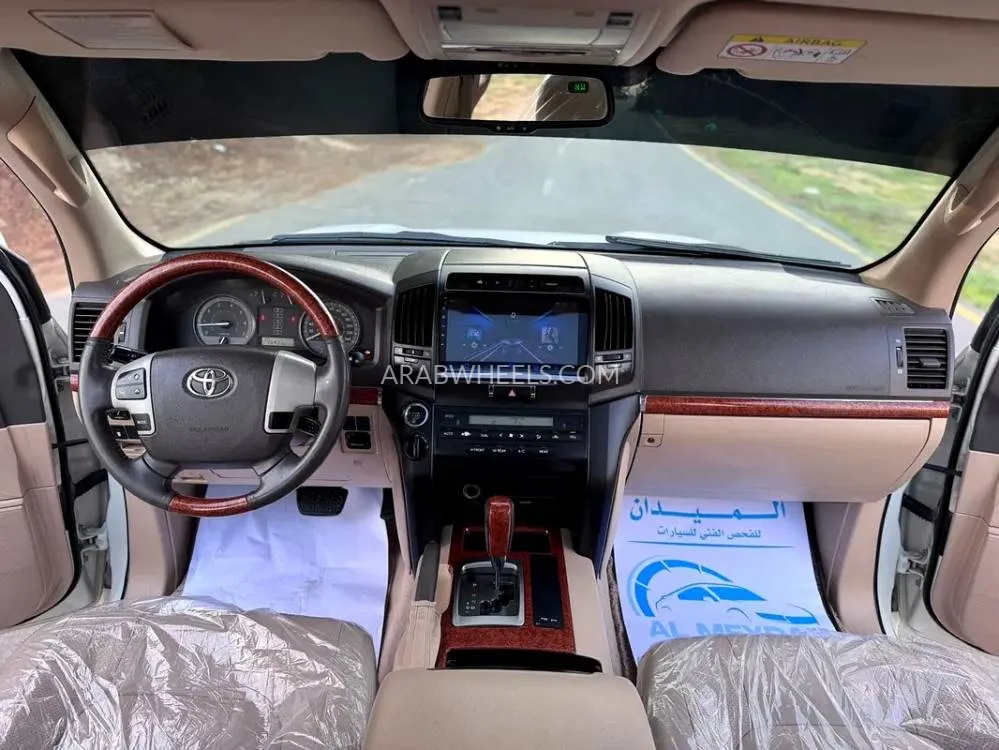 تويوتا لاند كروزر 2013 for Sale in الشارقة Image-11