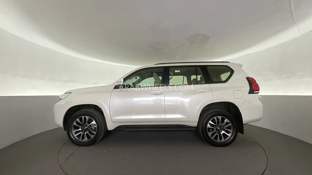 Toyota Land Cruiser Prado 2023 for Sale in Sharjah Image-6