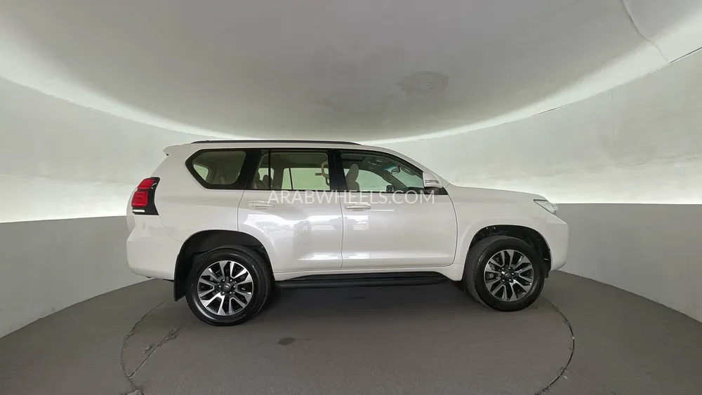 Toyota Land Cruiser Prado 2023 for Sale in Sharjah Image-7