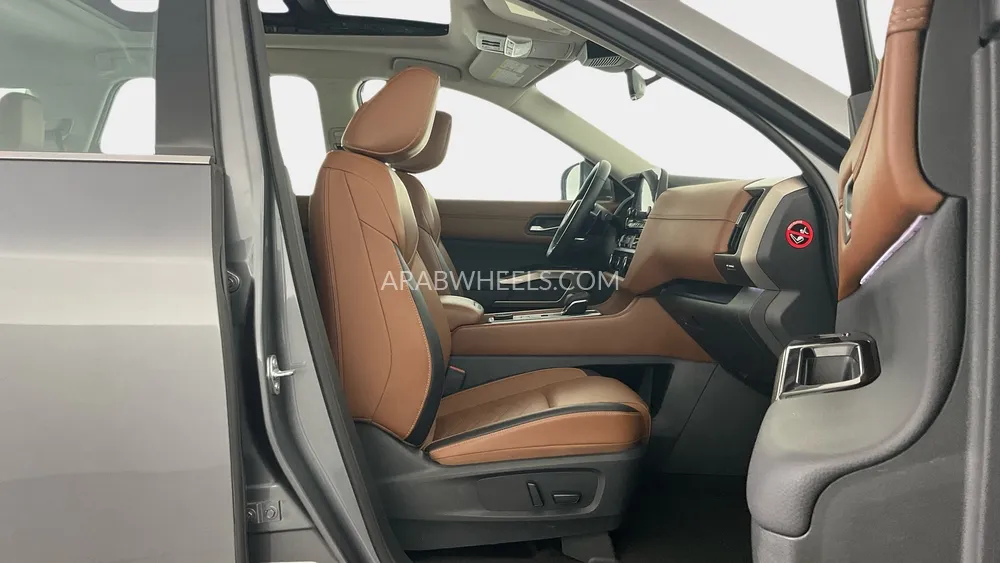 Nissan Pathfinder 2024 for Sale in Sharjah Image-26