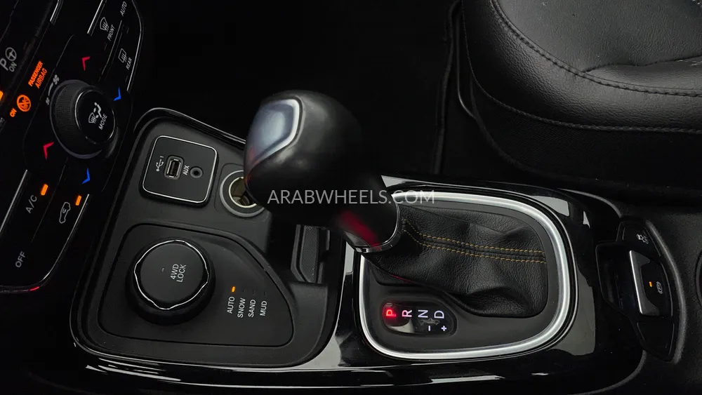 Jeep Compass 2020 for Sale in Dubai Image-18