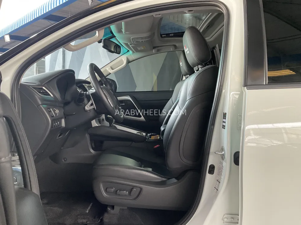 Mitsubishi Montero Sport 2023 for Sale in Sharjah Image-7