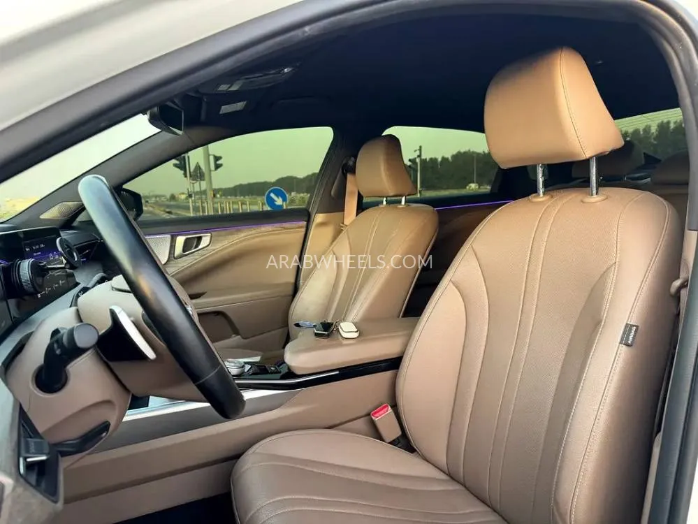 Kia K8 2022 for Sale in Sharjah Image-11