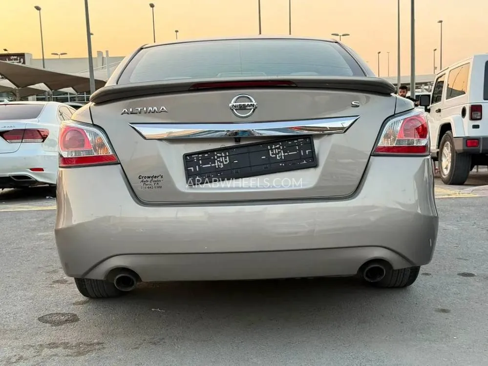 Nissan Altima 2015 for Sale in Dubai Image-10