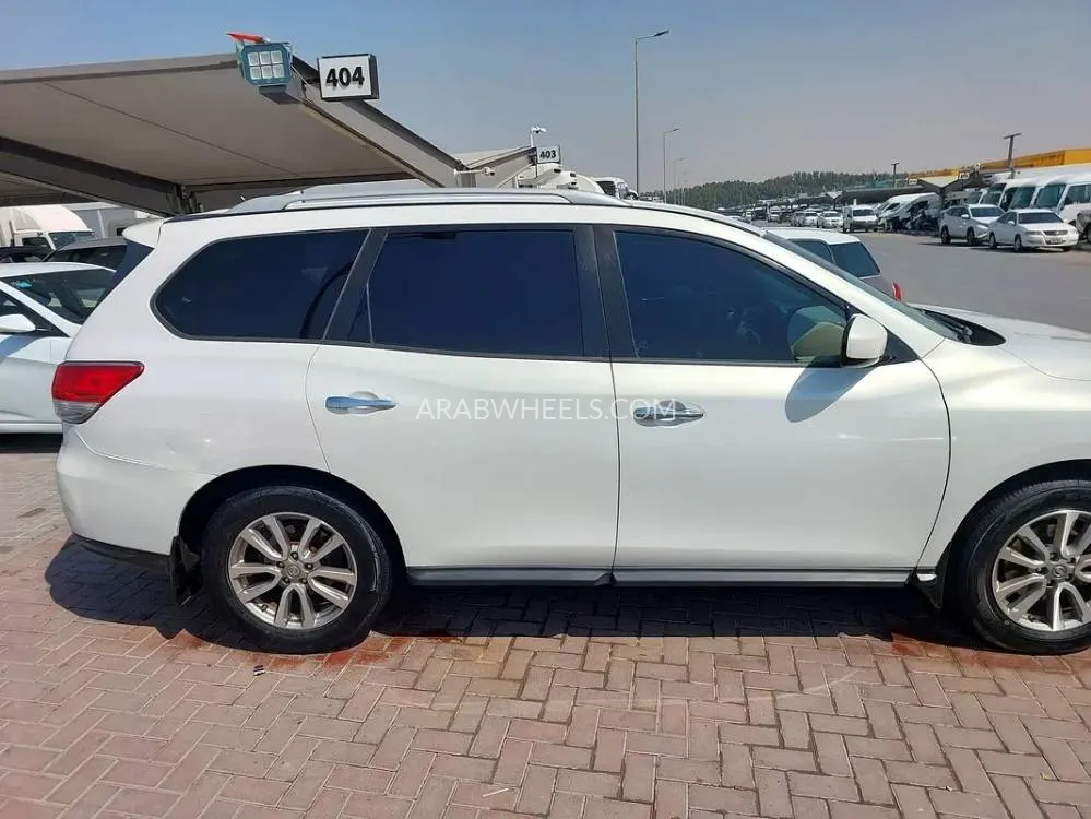 Nissan Pathfinder 2014 for Sale in Sharjah Image-2