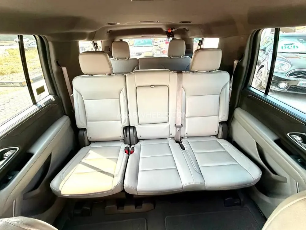 Chevrolet Tahoe 2021 for Sale in Sharjah Image-2