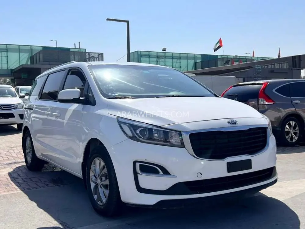 Kia Grand Carnival 2019 for Sale in Sharjah Image-2