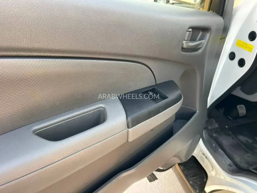 Nissan Urvan 2022 for Sale in Sharjah Image-9