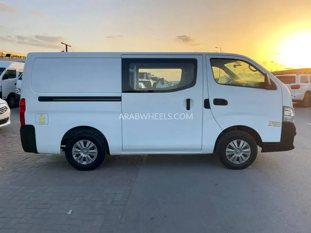 Nissan Urvan 2022 for Sale in Sharjah Image-15