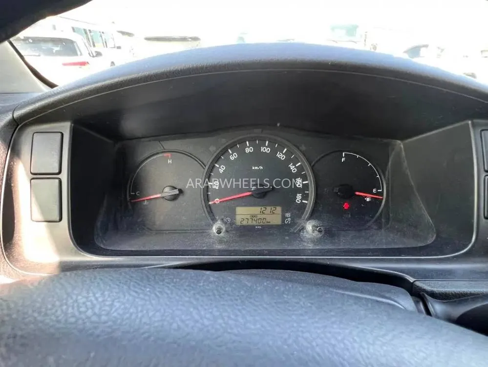 Toyota Hiace 2014 for Sale in Sharjah Image-2