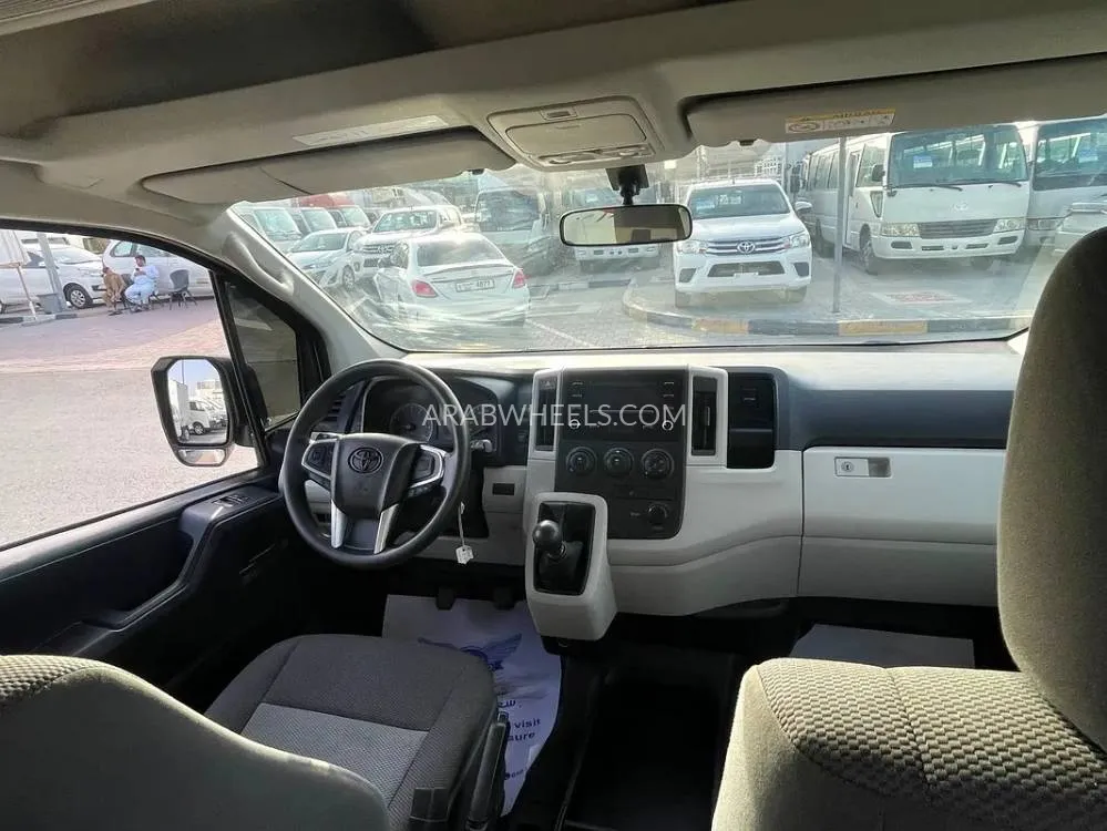 Toyota Hiace 2021 for Sale in Sharjah Image-2