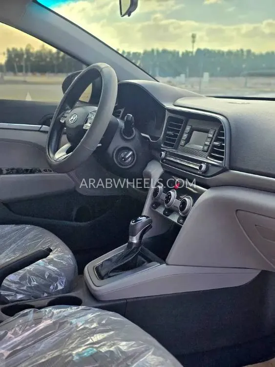 Hyundai Elantra 2019 for Sale in Sharjah Image-5