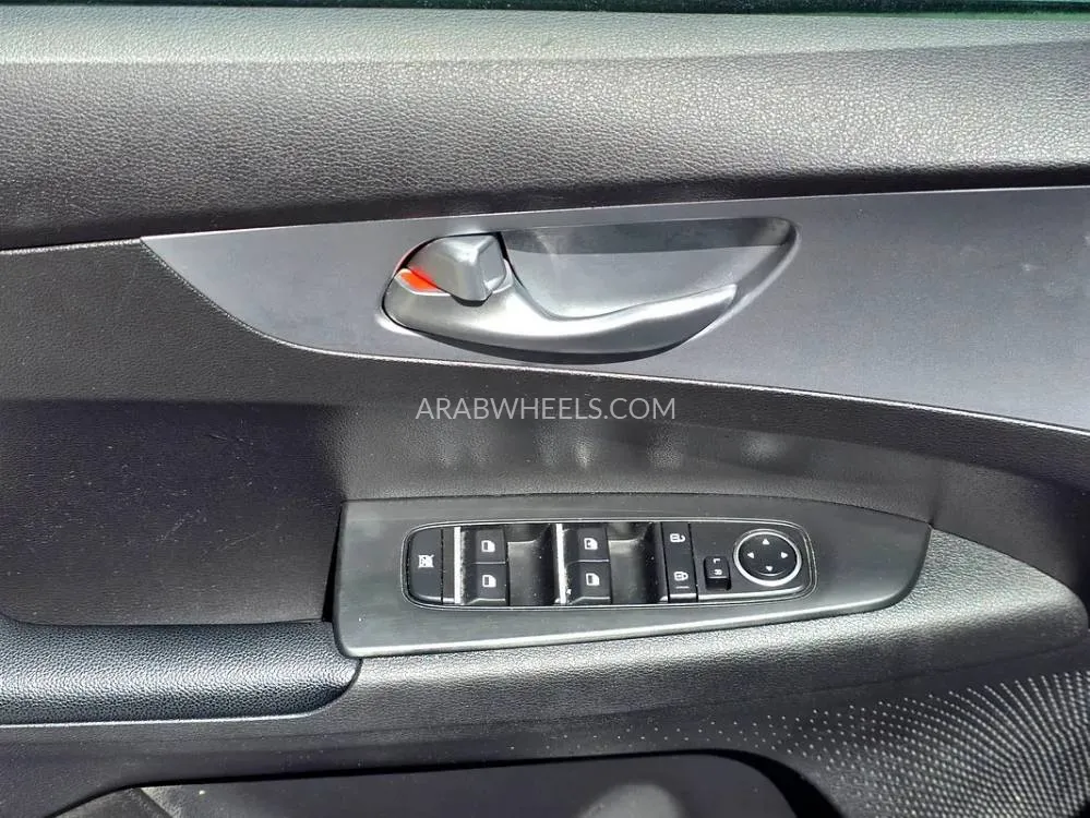 Kia Forte 2023 for Sale in Sharjah Image-7