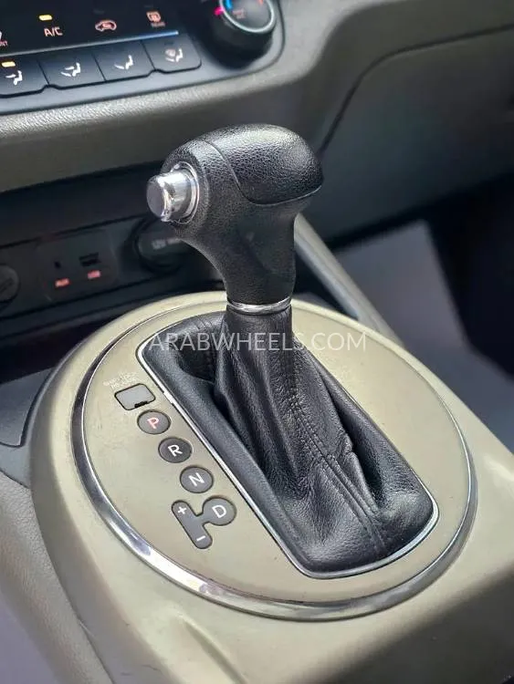 Kia Sportage 2015 for Sale in Sharjah Image-2