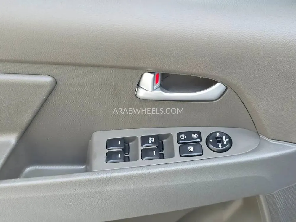 Kia Sportage 2015 for Sale in Sharjah Image-12