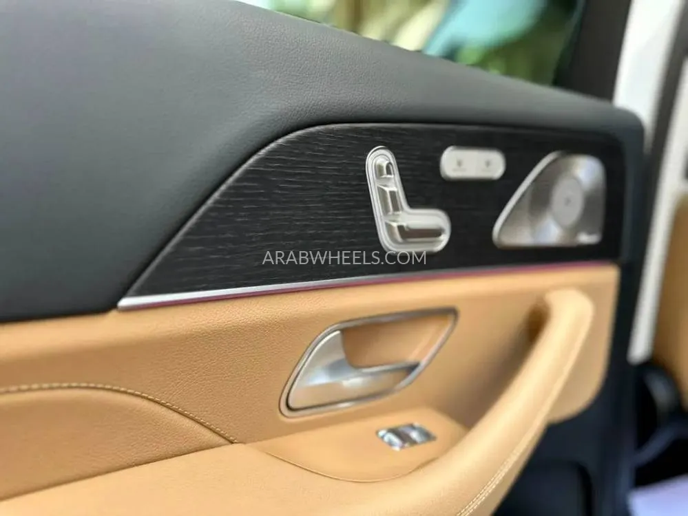 مرسيدس بنز GLS 2025 for Sale in دبي Image-2