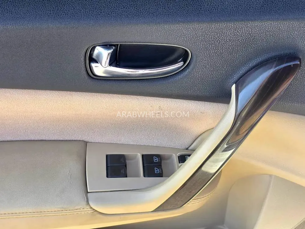 Nissan Maxima 2014 for Sale in Sharjah Image-3