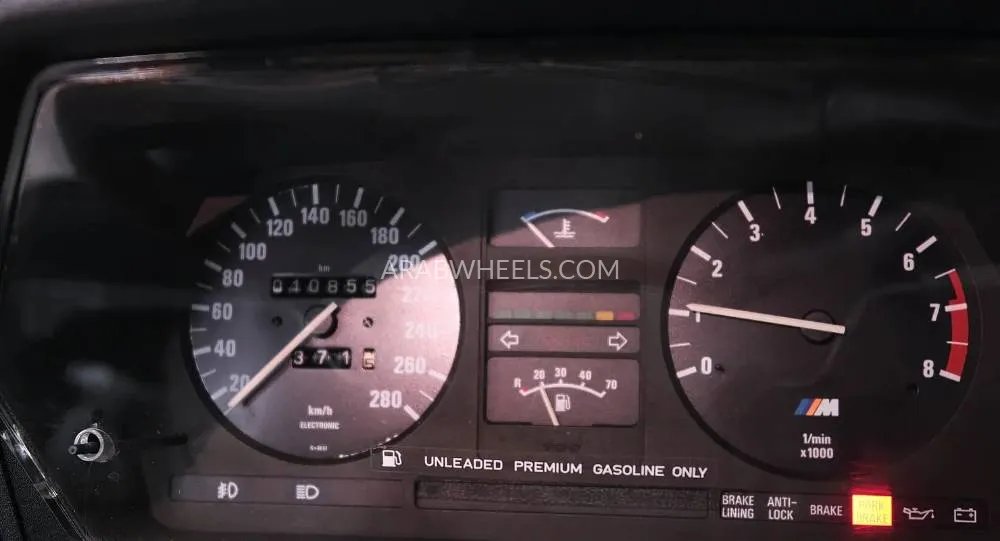 BMW 6 series 1988 for Sale in Dubai Image-7