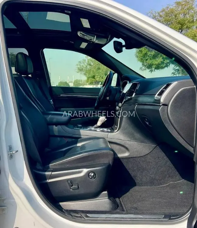 Jeep Cherokee 2021 for Sale in Dubai Image-6