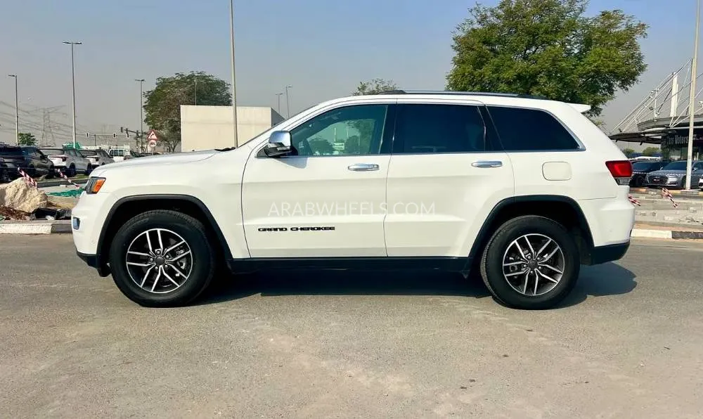 Jeep Cherokee 2021 for Sale in Dubai Image-12