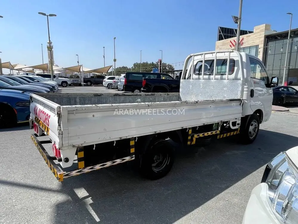 Kia Bongo 2016 for Sale in Sharjah Image-5