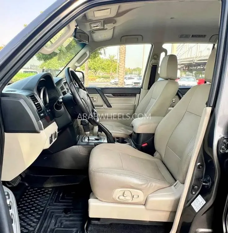 Mitsubishi Pajero 2017 for Sale in Dubai Image-3