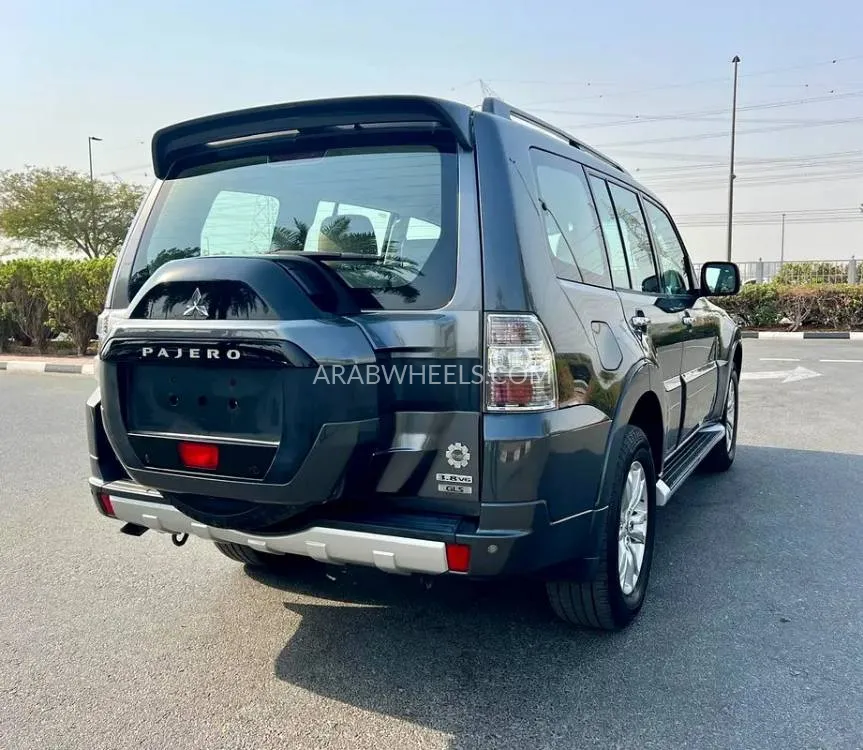 Mitsubishi Pajero 2017 for Sale in Dubai Image-11
