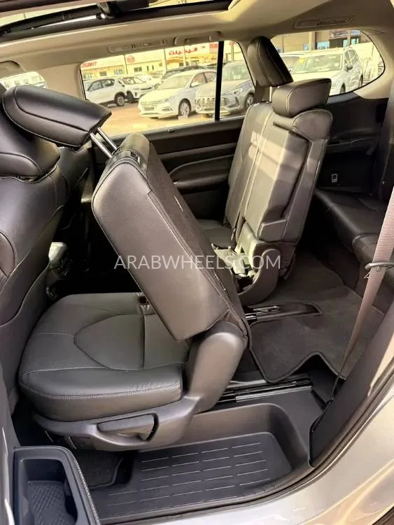 Toyota Grand Highlander 2025 for Sale in Dubai Image-16