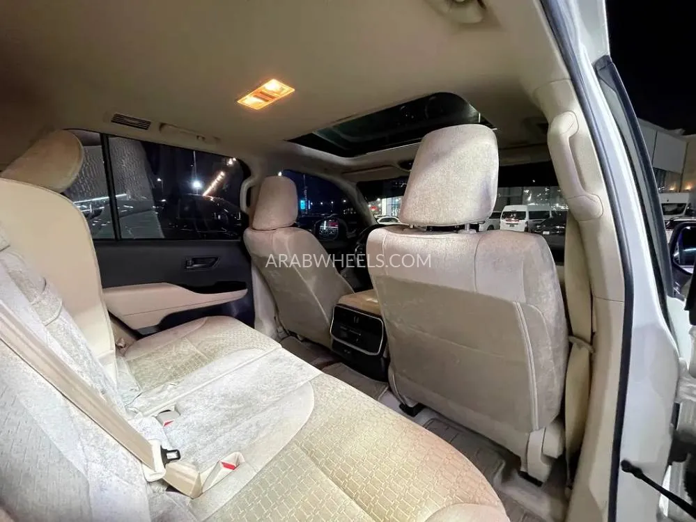 Toyota Land Cruiser 2024 for Sale in Sharjah Image-2