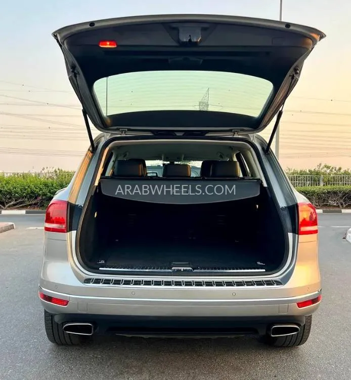 Volkswagen Touareg 2018 for Sale in Dubai Image-3