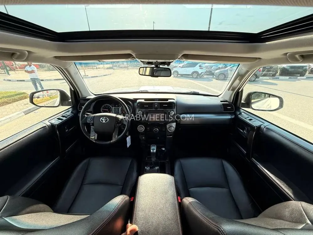 Toyota 4Runner 2019 for Sale in Dubai Image-3