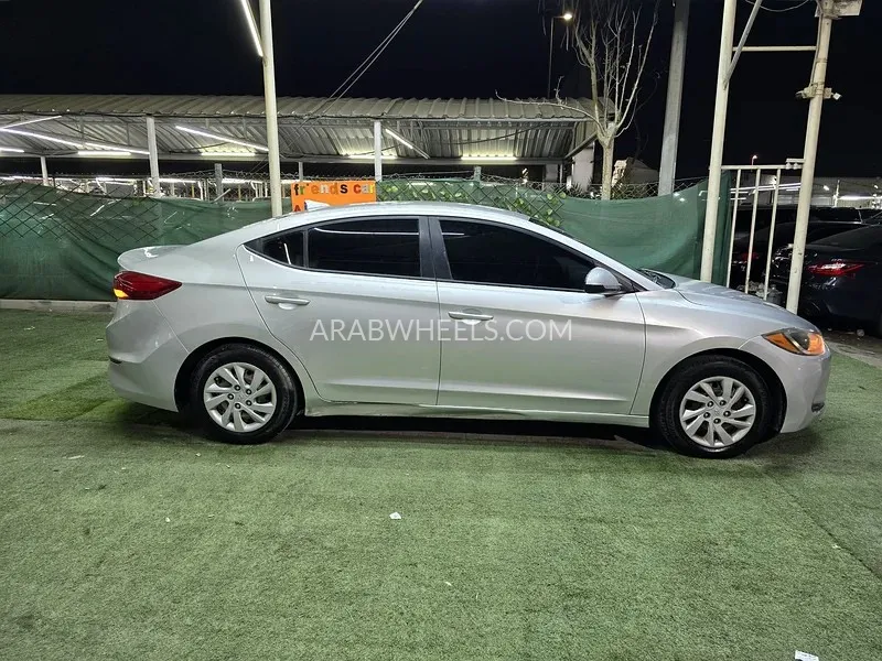 Hyundai Elantra 2017 for Sale in Ajman Image-5