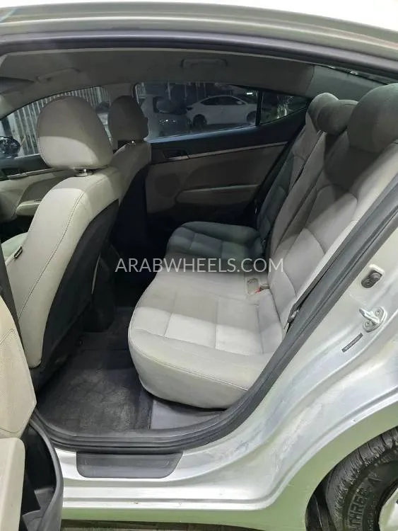Hyundai Elantra 2017 for Sale in Ajman Image-14