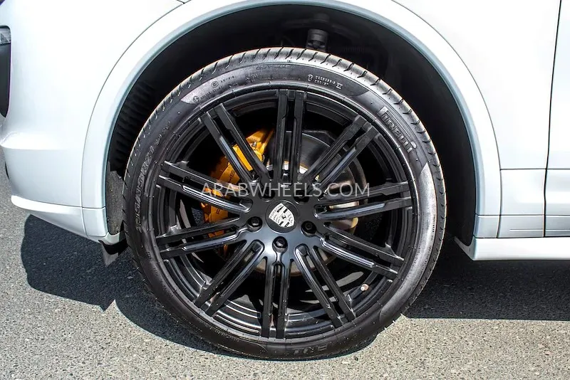 Porsche Cayenne 2016 for Sale in Dubai Image-8