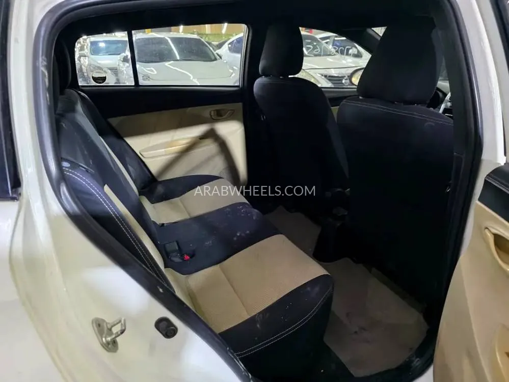 تويوتا يارس 2015 for Sale in عجمان Image-4