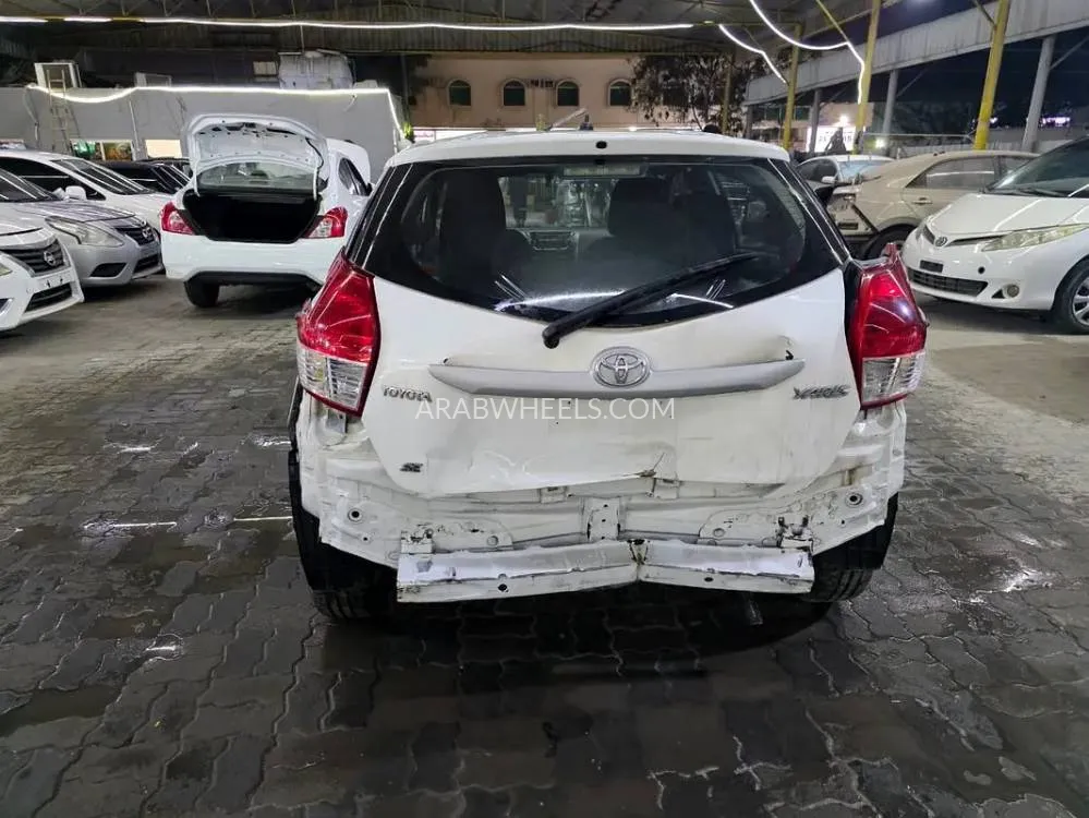 تويوتا يارس 2015 for Sale in عجمان Image-5