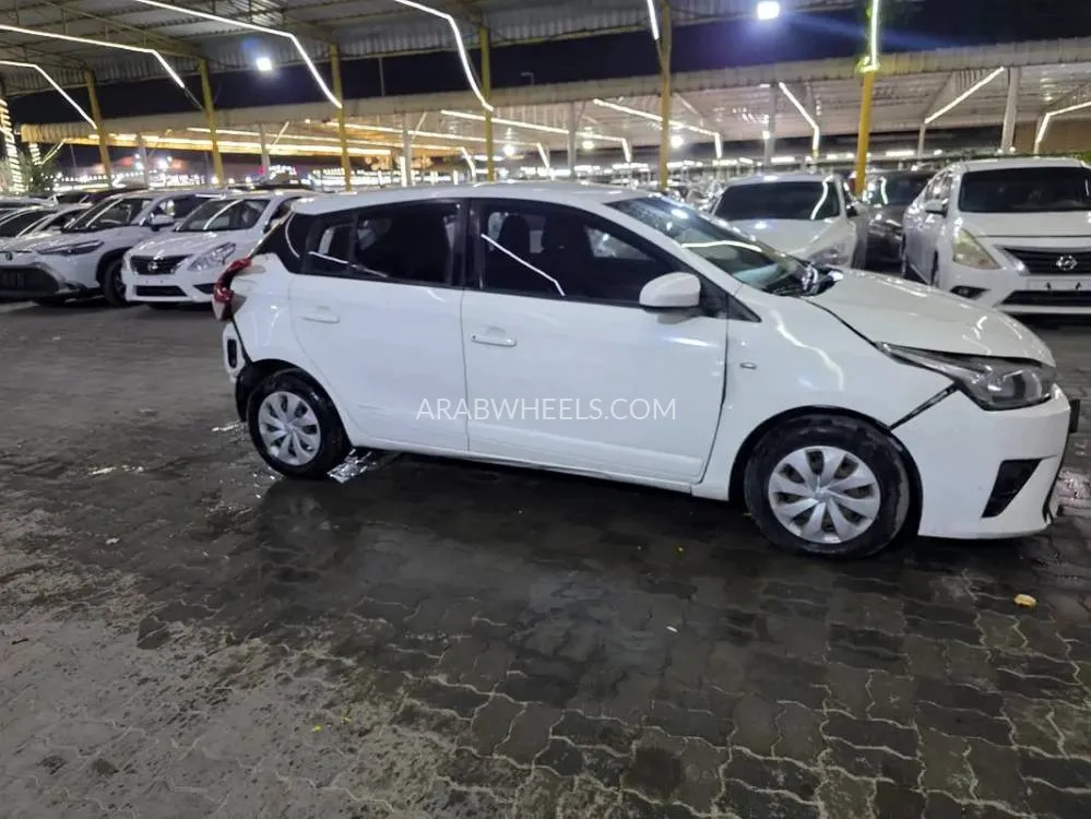 تويوتا يارس 2015 for Sale in عجمان Image-11