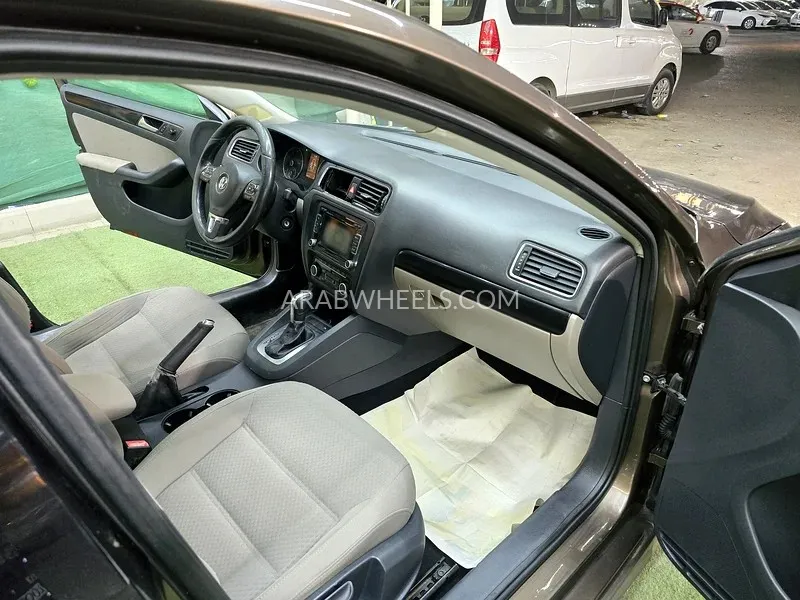  فولكس واجن جيتا 2012 for Sale in عجمان Image-12