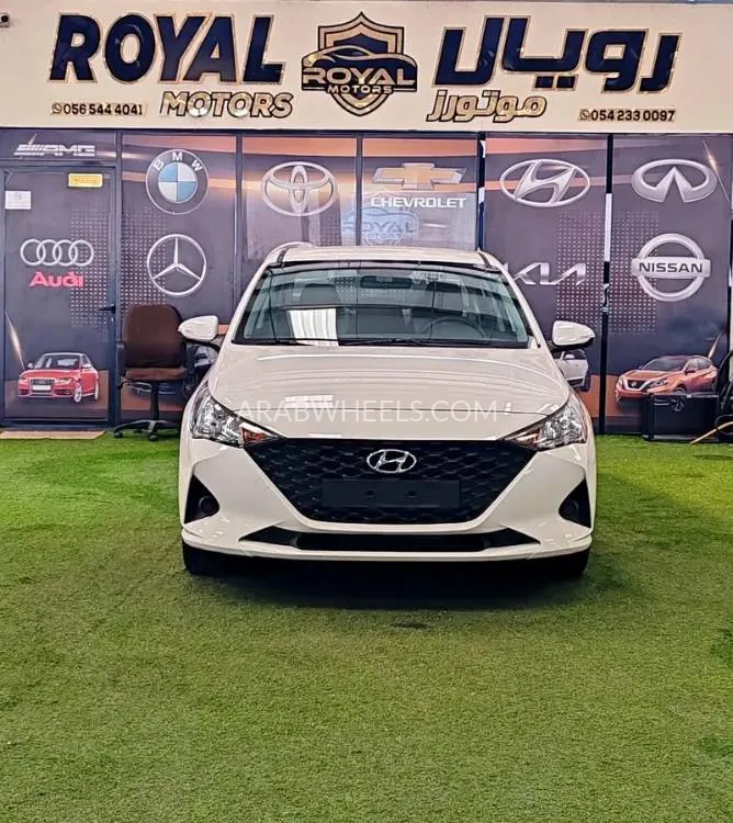 Hyundai Accent 2023 for Sale in Umm Al Quwain Image-4