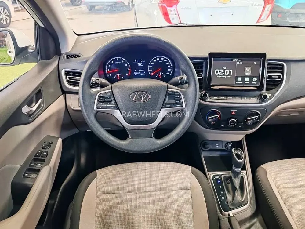 Hyundai Accent 2023 for Sale in Umm Al Quwain Image-8