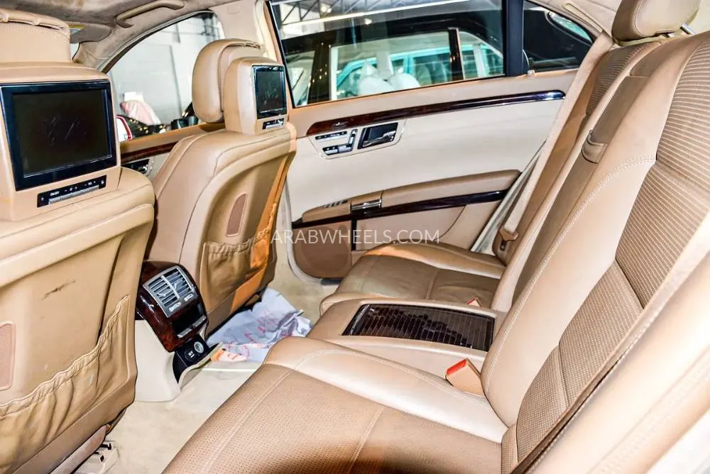 Mercedes Benz CLS Class 2007 for Sale in Abu Dhabi Image-2