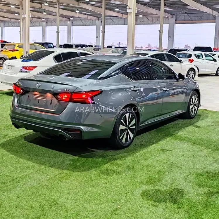 Nissan Altima 2021 for Sale in Umm Al Quwain Image-17