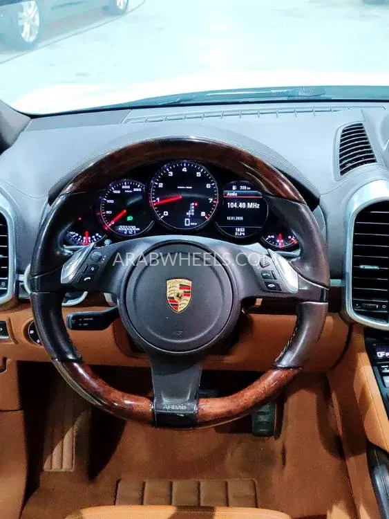 Porsche Cayenne 2013 for Sale in Umm Al Quwain Image-9