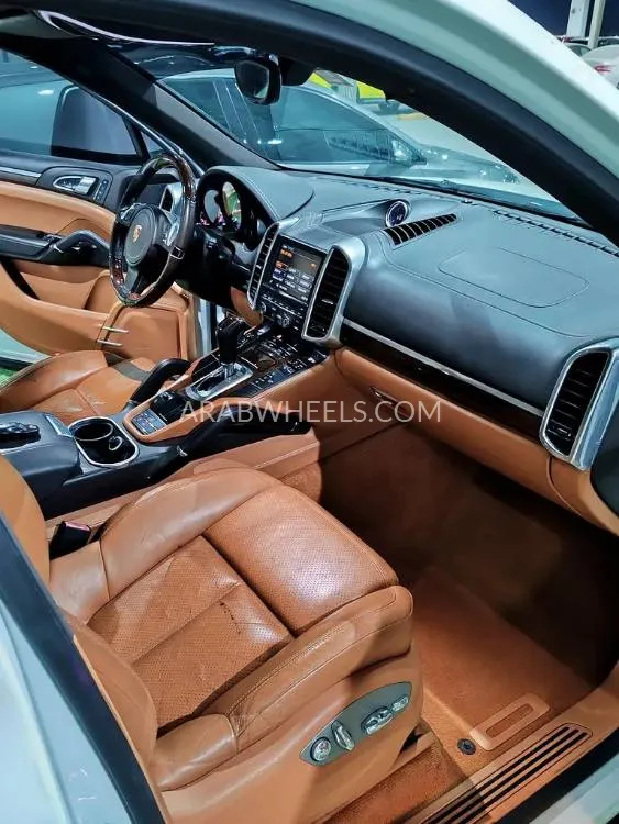 Porsche Cayenne 2013 for Sale in Umm Al Quwain Image-14