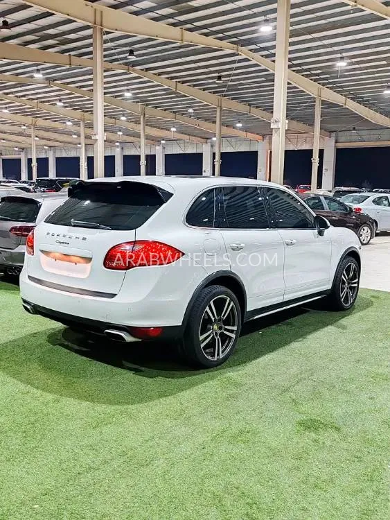 Porsche Cayenne 2013 for Sale in Umm Al Quwain Image-15