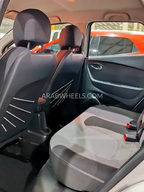 رينو كابتور 2017 for Sale in أم القيوين Image-4