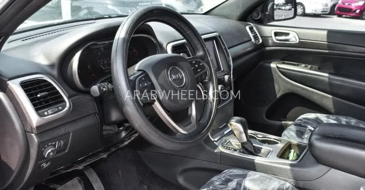 جيب شيروكي 2017 for Sale in عجمان Image-10